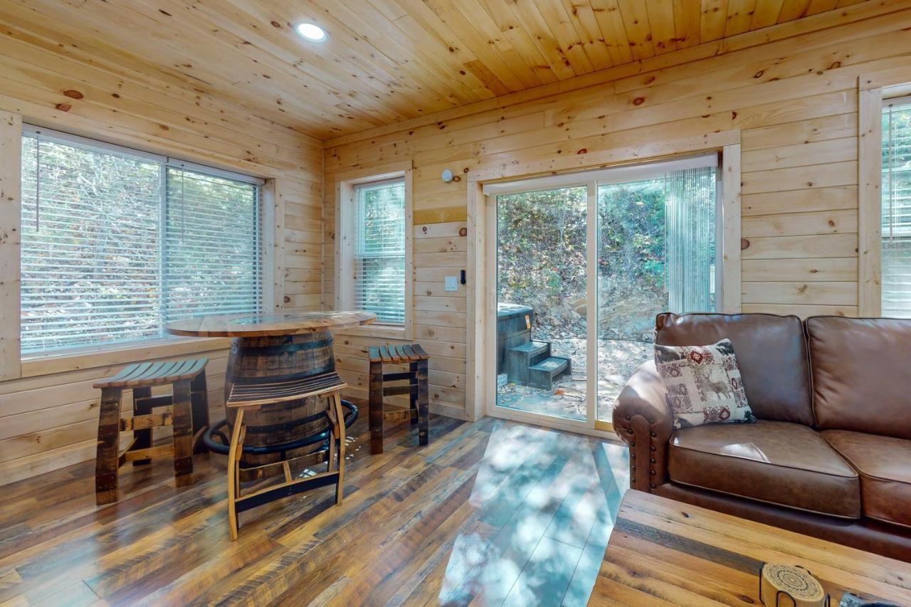 Whiskey Barrel Retreat Villa เซอเวียร์วีล ภายนอก รูปภาพ