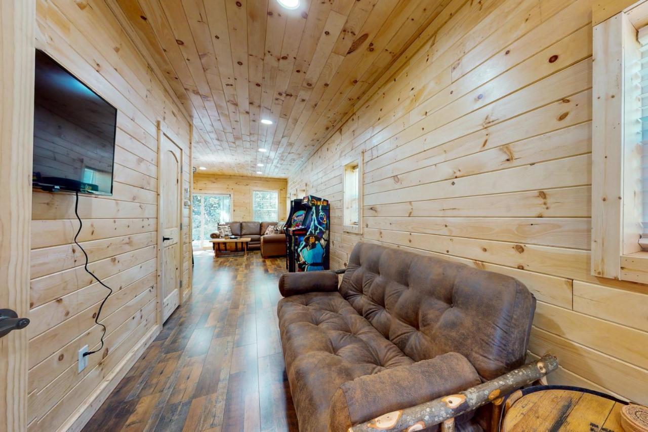 Whiskey Barrel Retreat Villa เซอเวียร์วีล ภายนอก รูปภาพ