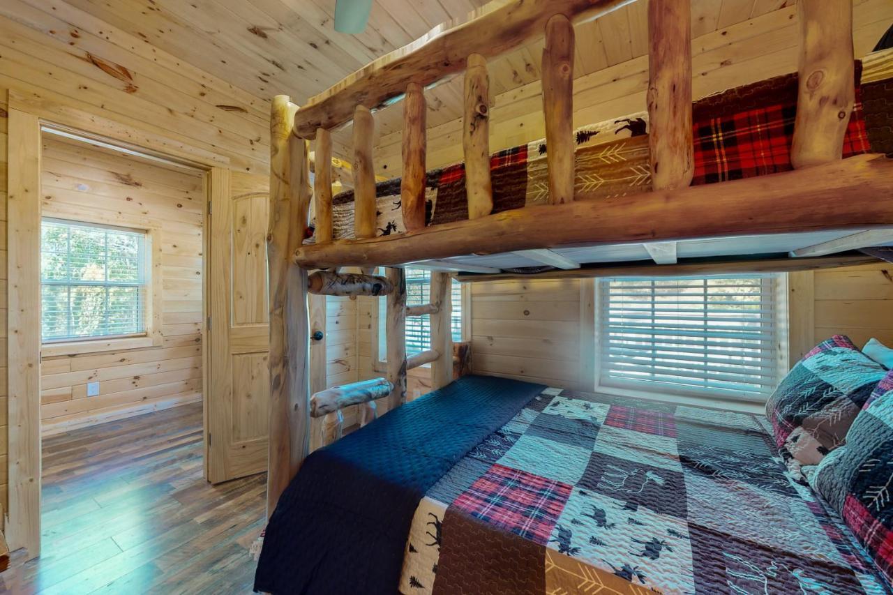 Whiskey Barrel Retreat Villa เซอเวียร์วีล ภายนอก รูปภาพ